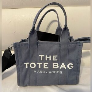 Marc Jacob’s THE
CANVAS SMALL TOTE BAG